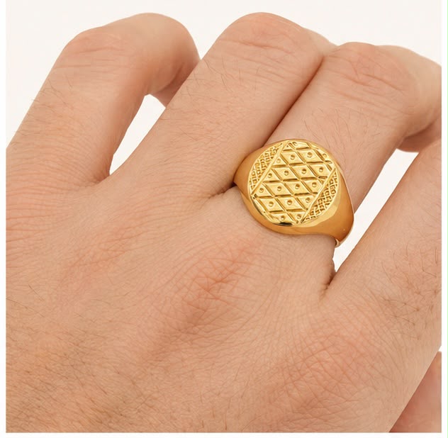 Regal Oval 22k Gold Ring