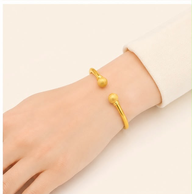 Essential 22K Gold Bracelet