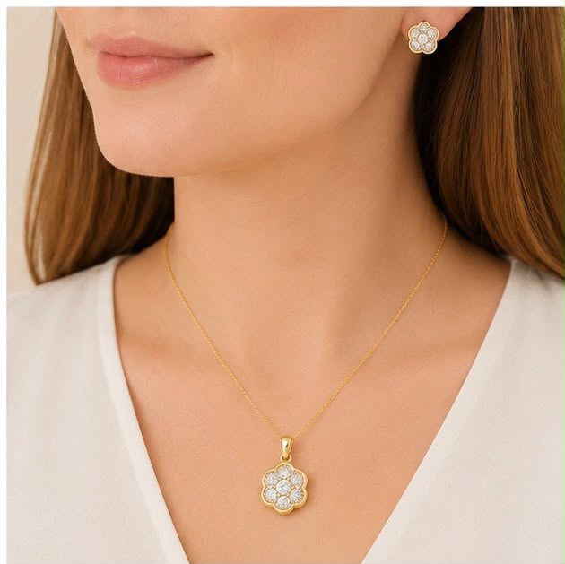 Quatrefoil Diamond Pendant Set