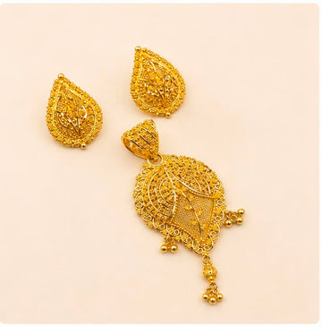 22K Gold Royal Pendant Set