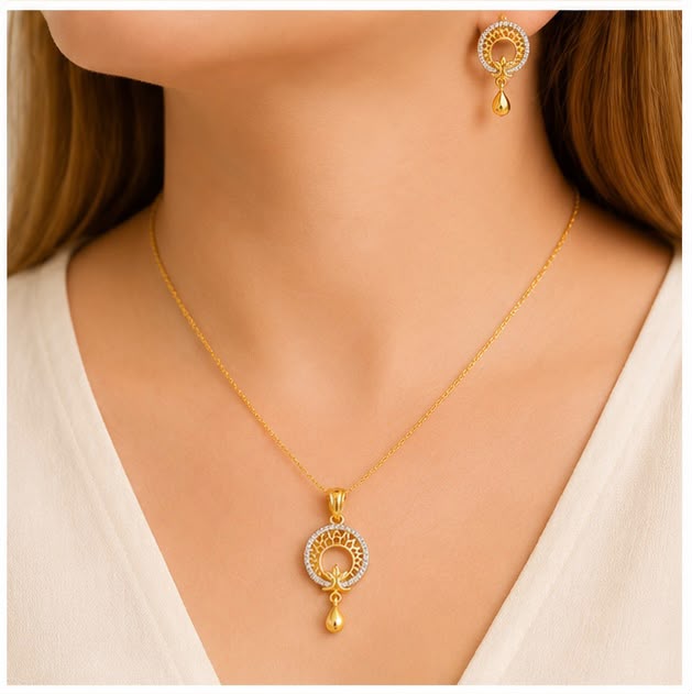 22K Gold Circular Halo Set