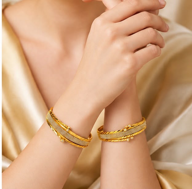 22K Gold Modern Open Bangle