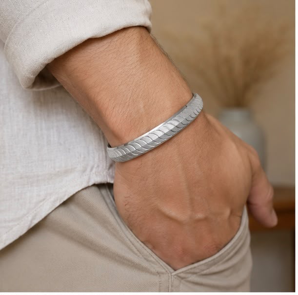 Silver Wavy Men Kada