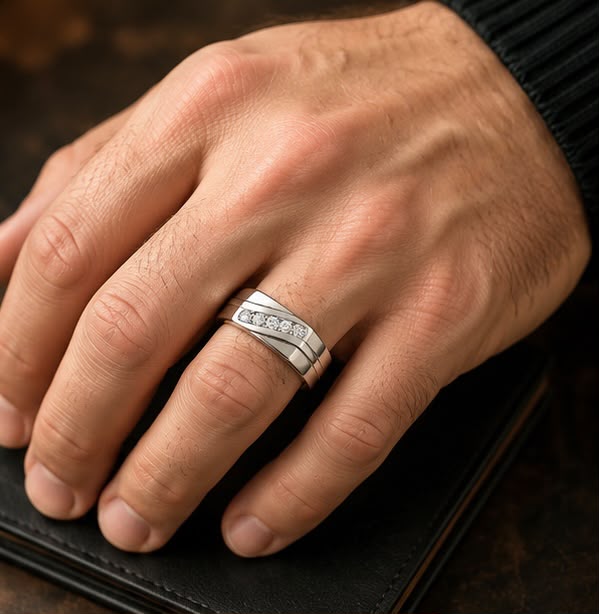 Luxe Wave Diamond Band Ring
