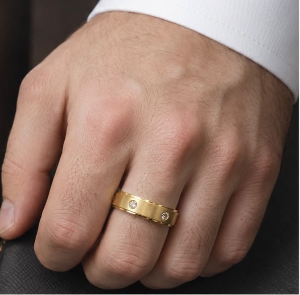 Noble Diamond Band Ring