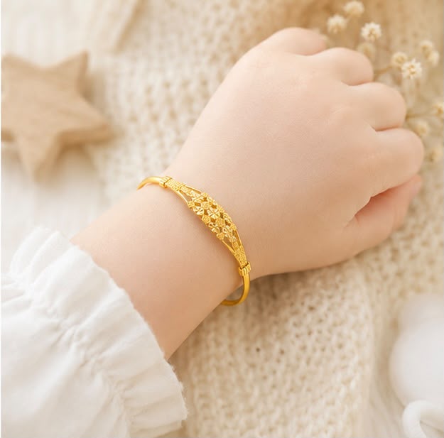 22k Gold Kid Bangle