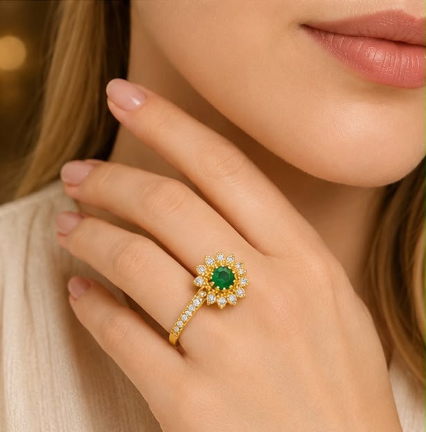 Beautiful Emerald 22k Gold Ring