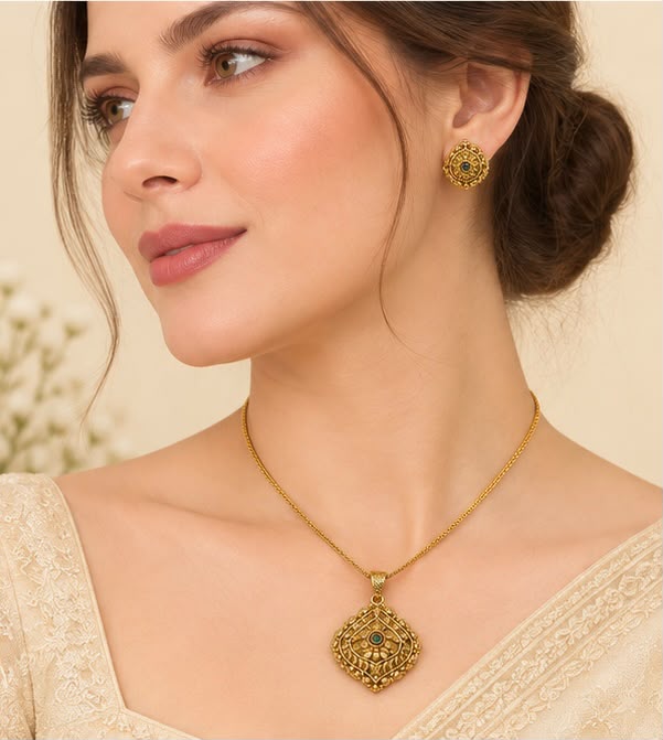 Classical 22k Gold Pendant set